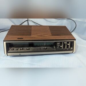 Vintage General Electric AM/FM Clock Radio - Brown and Black